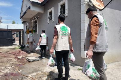 Umut Kervanı Ağrı'da yüzlerce aileye kurban eti ulaştırdı