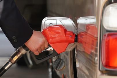 ABD-İran geriliminin ardından petrol fiyatları yüzde 5'in üzerinde arttı