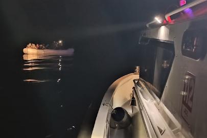 Aydın'da sürüklenen lastik bottaki 34 düzensiz göçmen kurtarıldı