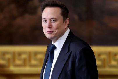 Elon Muskın trilyoner unvanı kısa sürdü