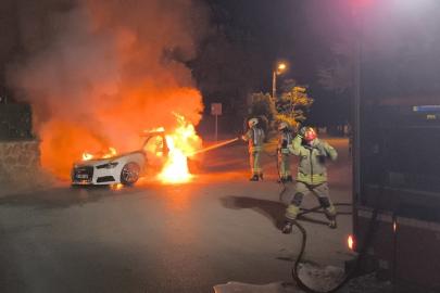 İstanbul'da seyir halindeki otomobilde yangın çıktı
