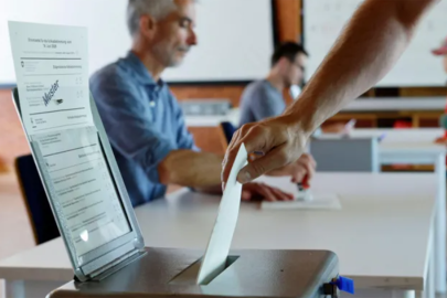 İsviçre'de halk "10 milyon nüfus" referandumu için oy kullandı