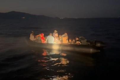 İzmir açıklarında 32 düzensiz göçmen yakalandı