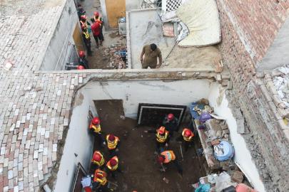 Pakistan'da etüt merkezinin çatısı çöktü: 14 öğrenci hayatını kaybetti