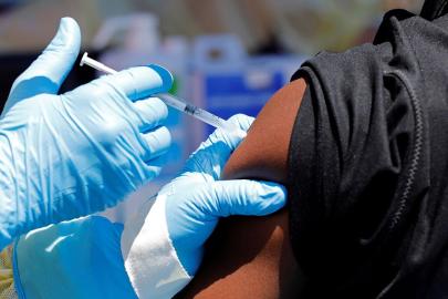 Salgın endişesi büyürken üç Ebola aşısı geliştirme aşamasında
