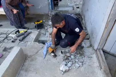 Su tahliye borusunda mahsur kalan yavru kedi kurtarıldı