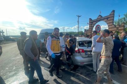 Van’da minibüs ile otomobil çarpıştı: 5 yaralı