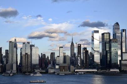 Empire State binasına tırmanan çift evlilik teklifinin ardından gözaltına alındı