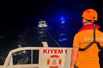 Kilitbahir açıklarında sürüklenen tekne kurtarıldı