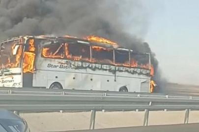 Şanlıurfa'da seyir halindeki yolcu otobüsü yandı