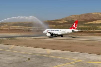 Yenilenen Siirt Havalimanı'na ilk yolcu uçağı indi